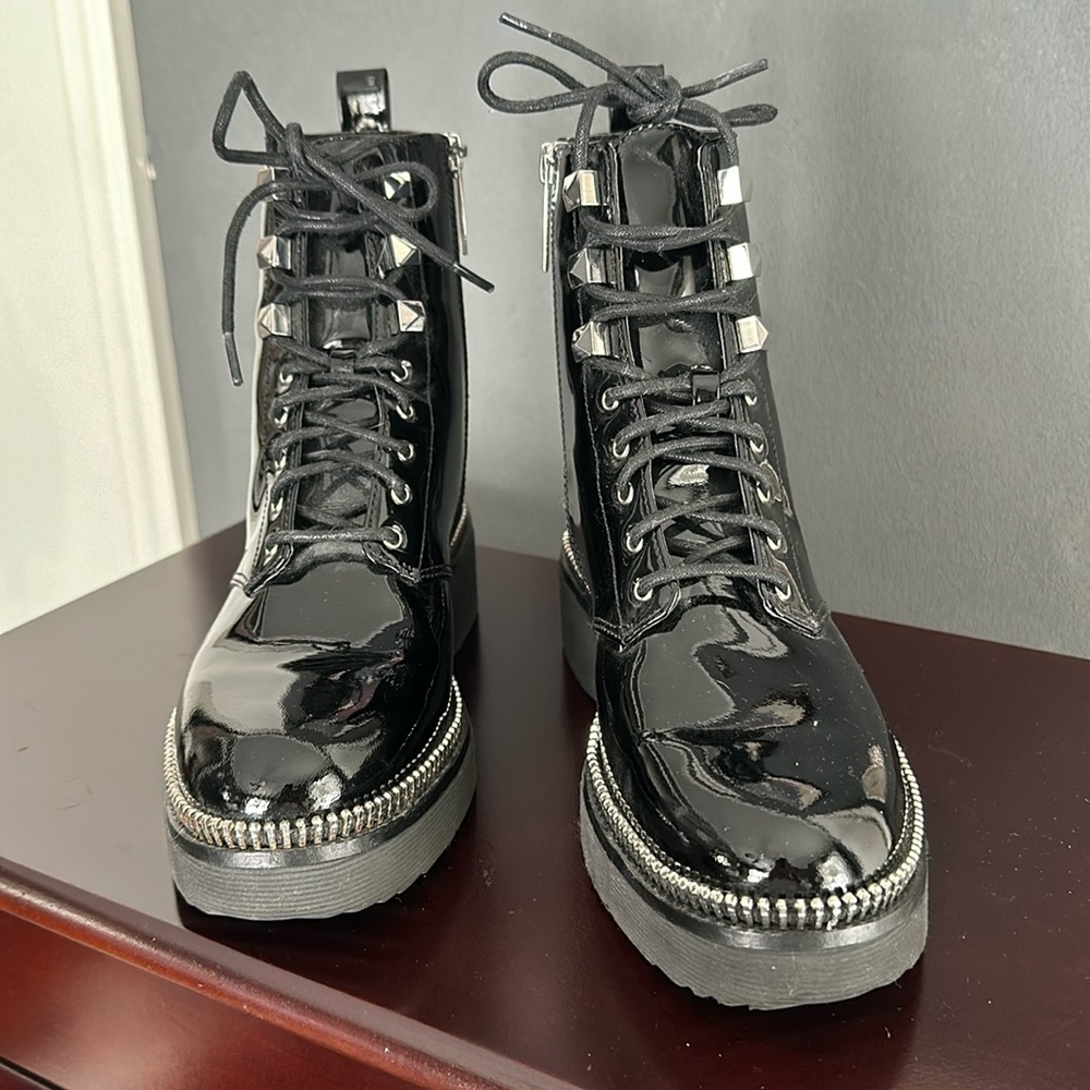 Like new Michael Kors black boots!  Size 5.5 spectacular!! Worn 1 time